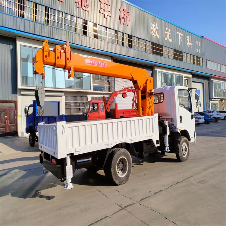 隆尧县三轮随车吊定制 农用改装机自备吊中瑞长期出售